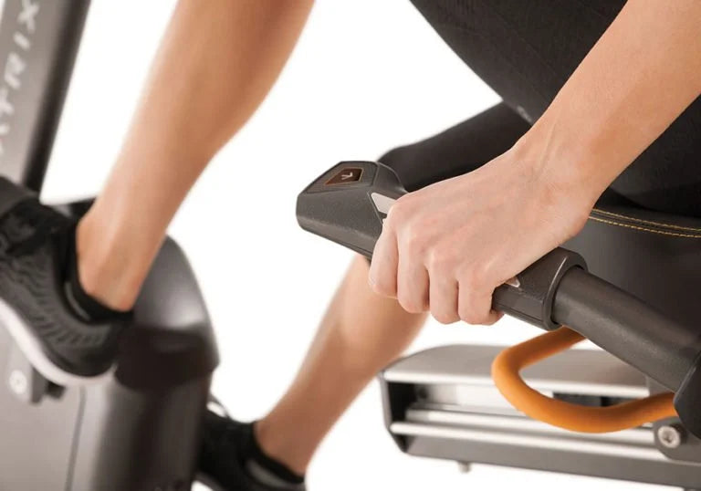 Bicicleta fitness cu spatar MATRIX R30 XIR